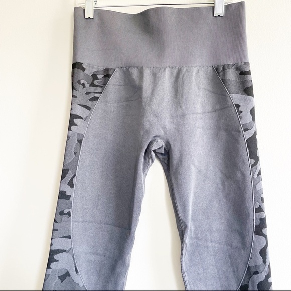 Zyia Camo Performance Hi-Rise Seamless Leggings Grey Size Medium - Picture 7 of 7